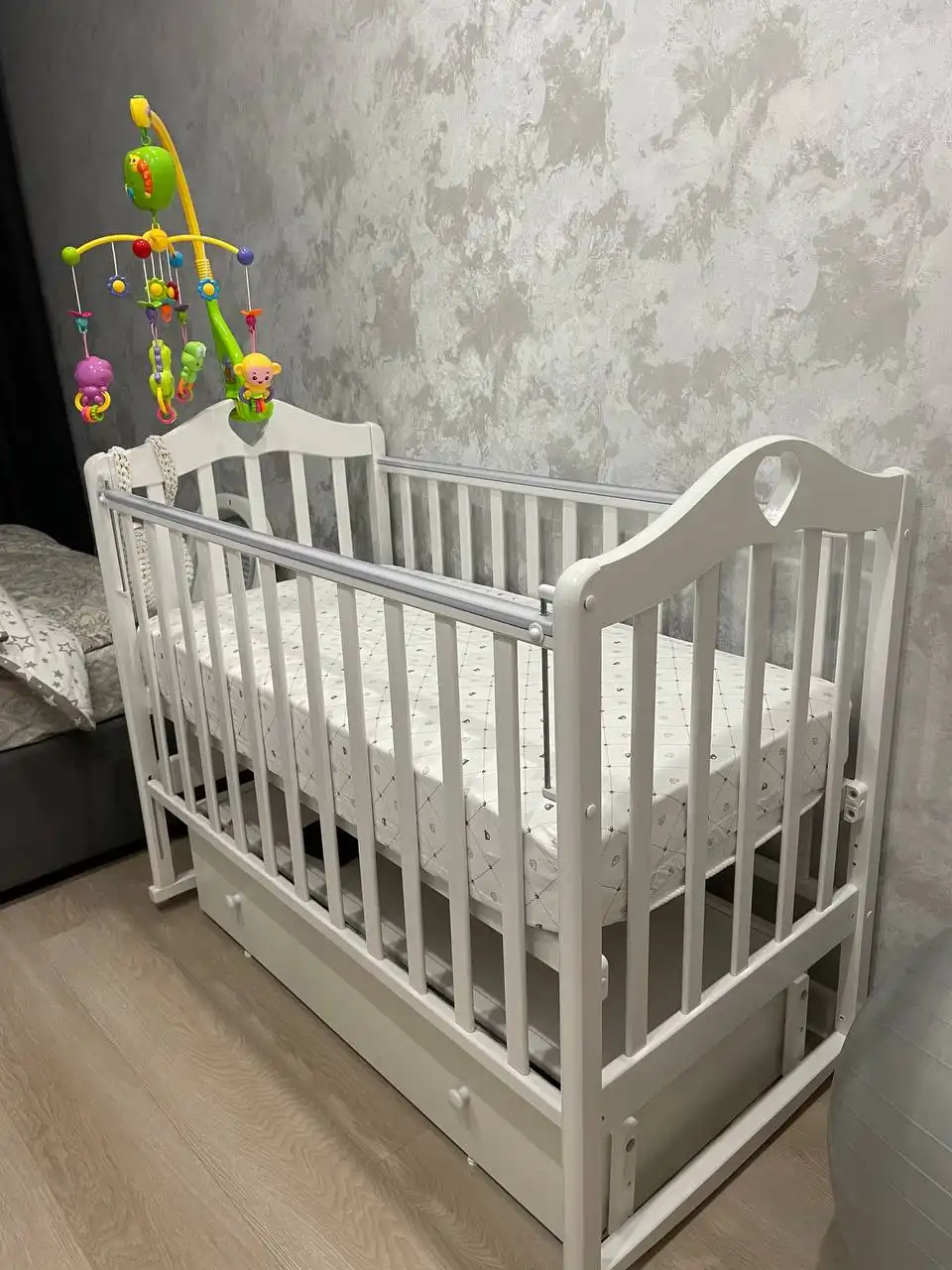 Продам кроватку маятник