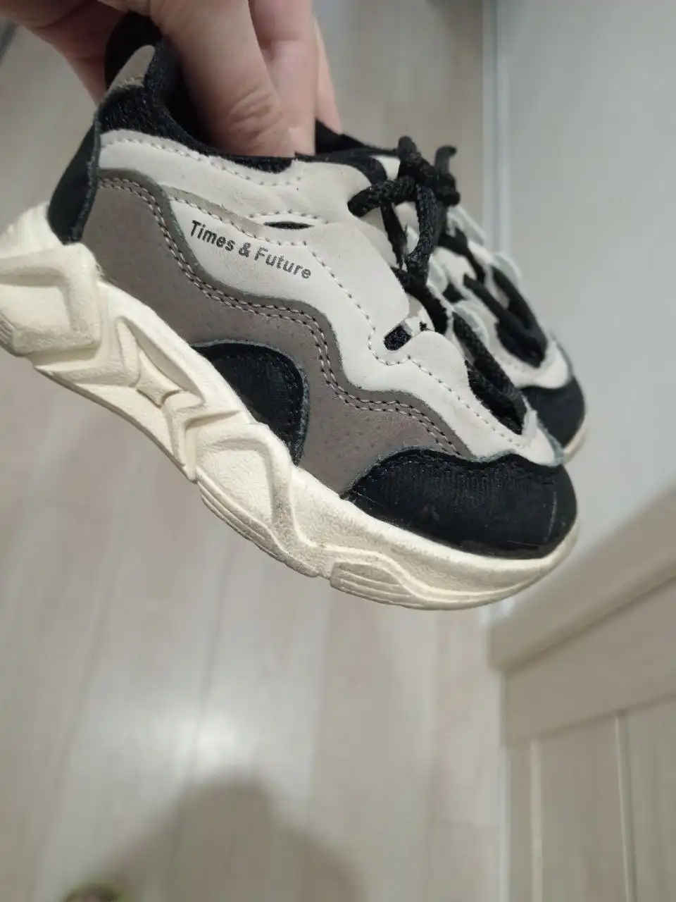 Кроссовки размер 22