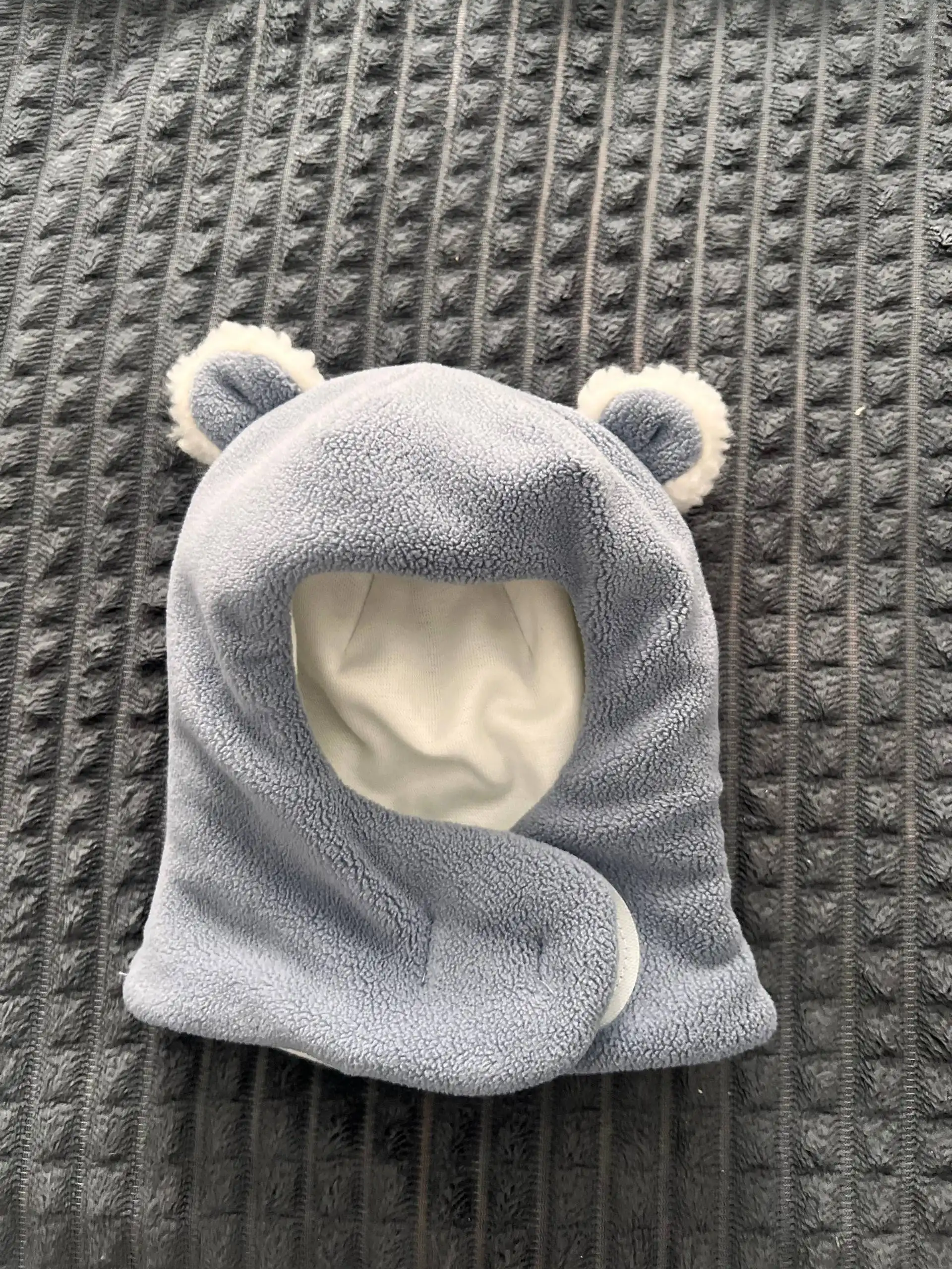 Продам шапку-шлем размер 40-42