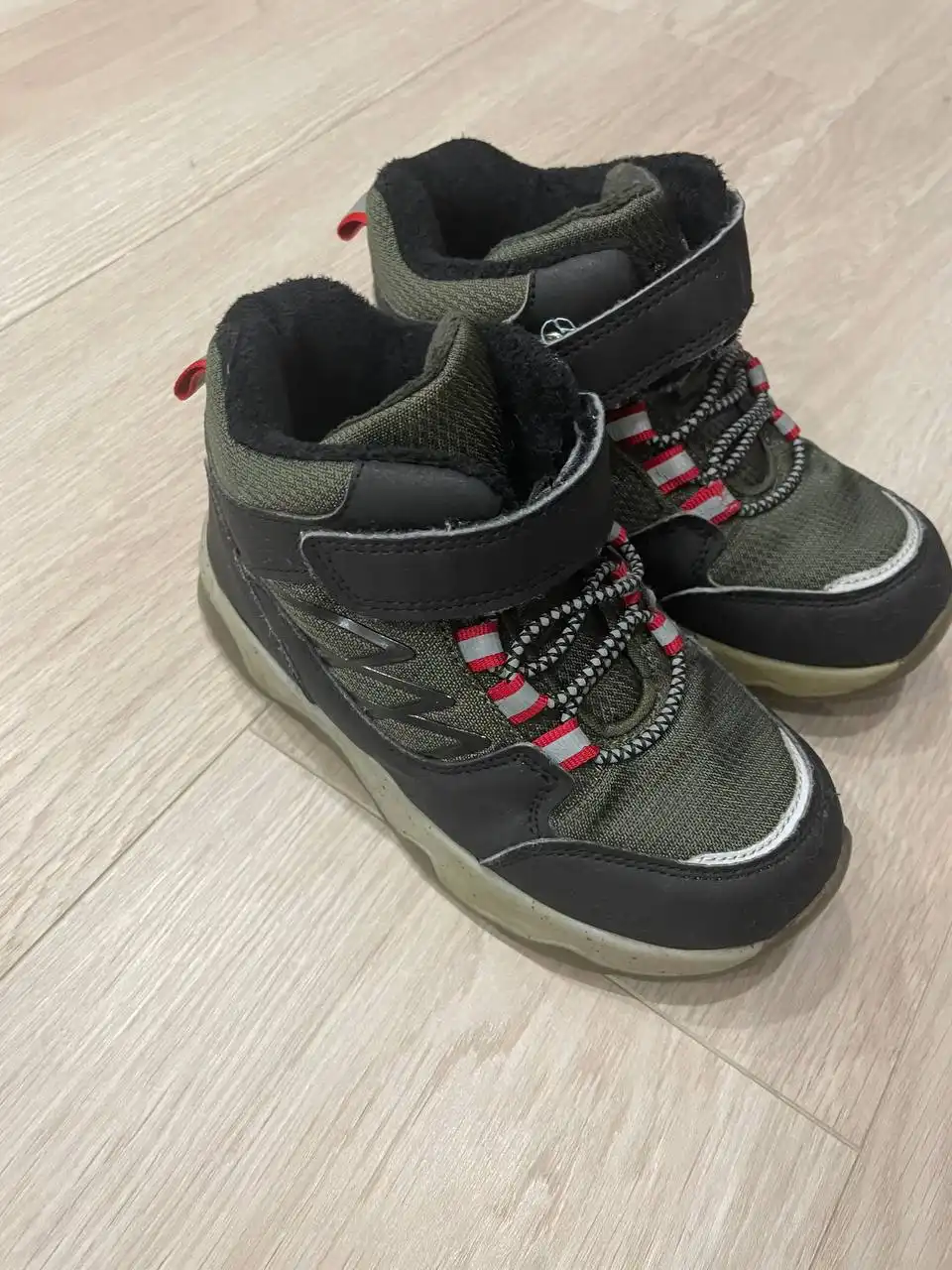 Ботинки и кроссовки разных сезонов