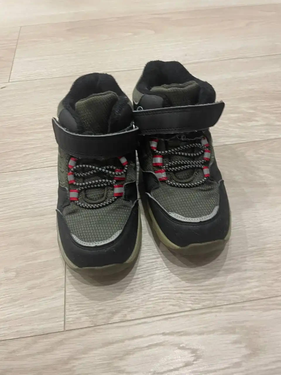 Ботинки и кроссовки разных сезонов