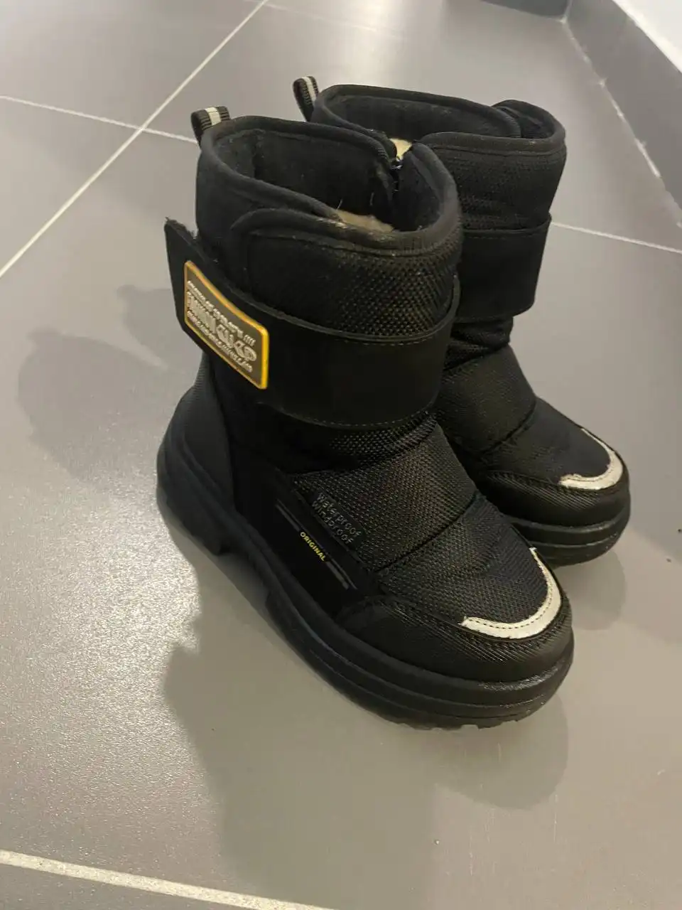 Ботинки и кроссовки разных сезонов