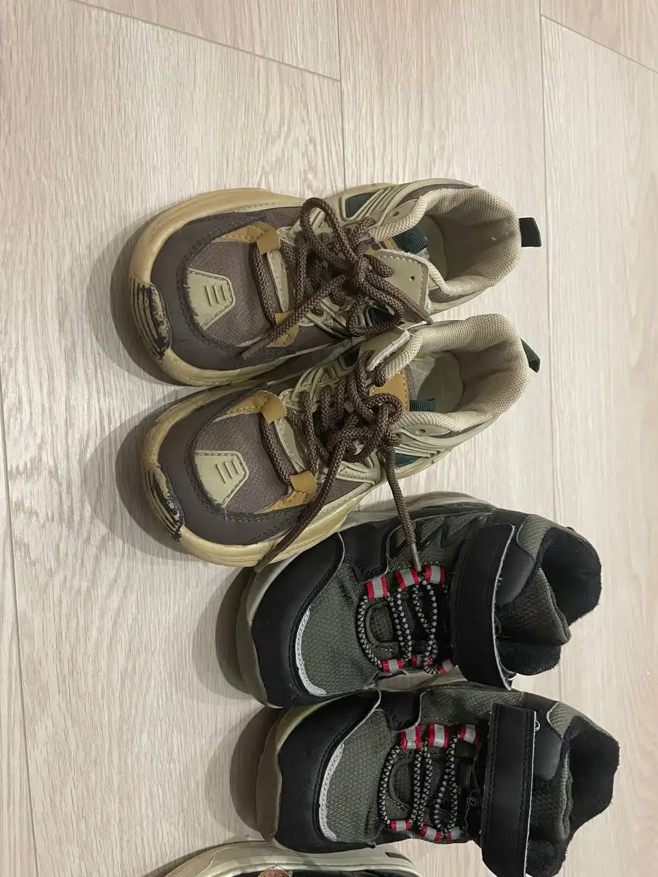 Ботинки и кроссовки разных сезонов