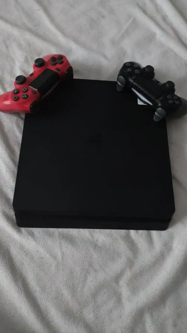 Продам PlayStation Slim 1 ТБ с 2 геймпадами - Игровые приставки (Электроника) в Пенза