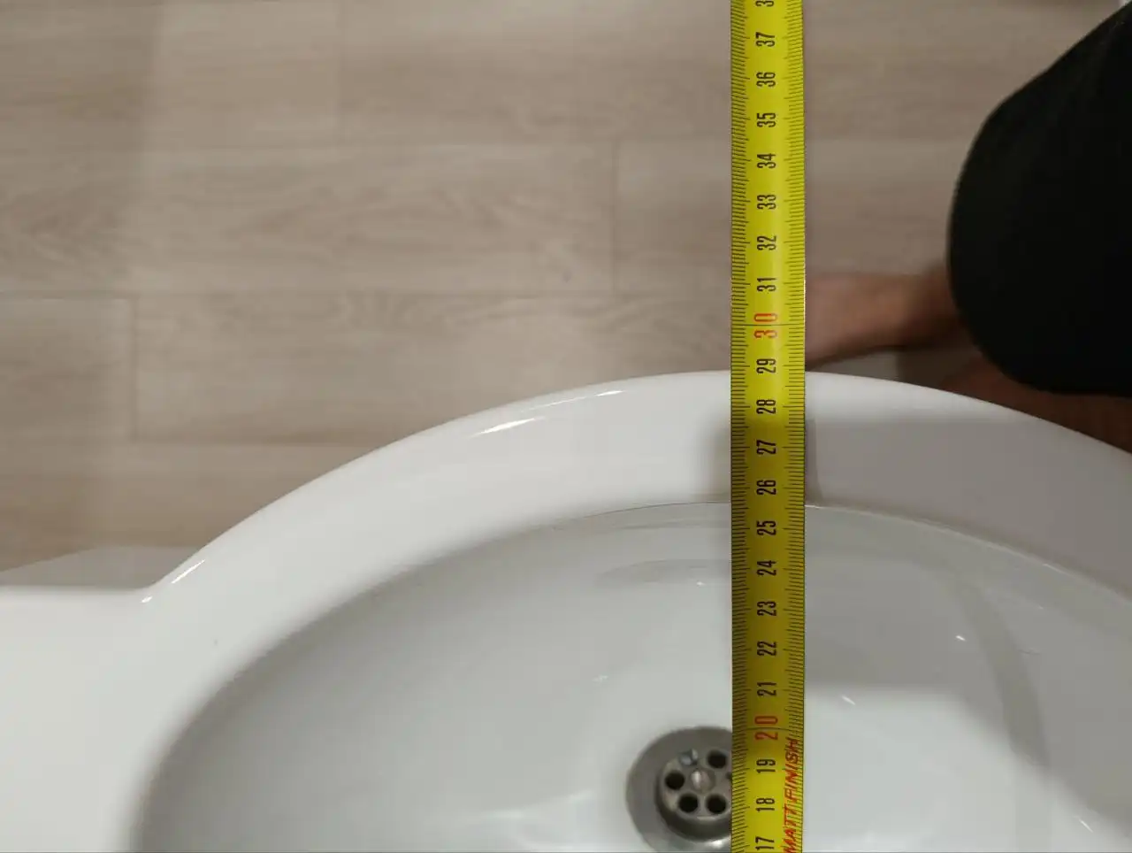 Раковина от застройщика с сифоном - Сантехника (Для дома и дачи) в Пенза