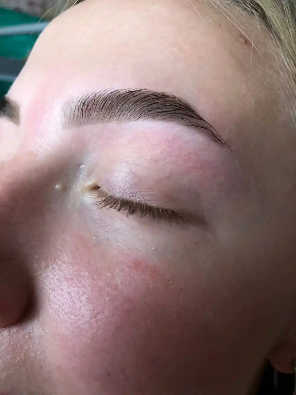 Услуги по уходу за бровями от сертифицированного специалиста