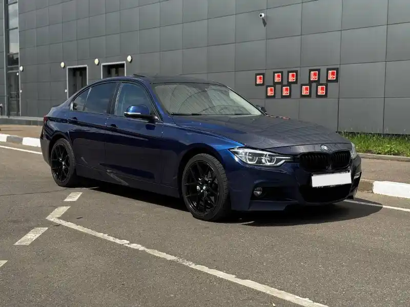 BMW 3 серии 2017 года