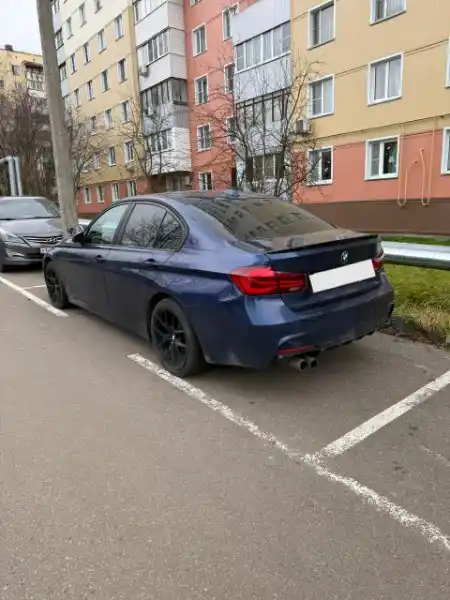 BMW 3 серии 2017 года