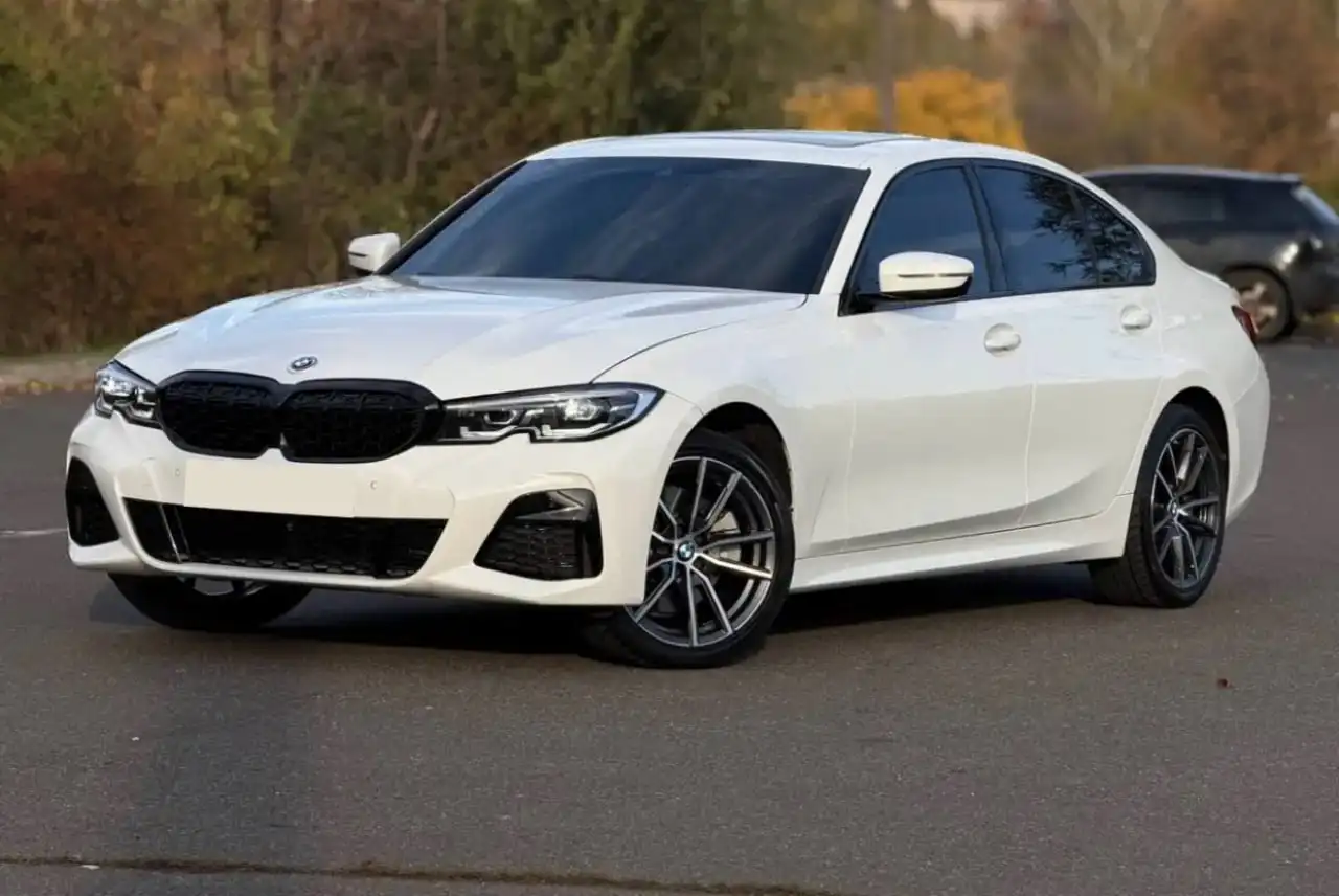 Продаётся BMW 330i xDrive 2019 года