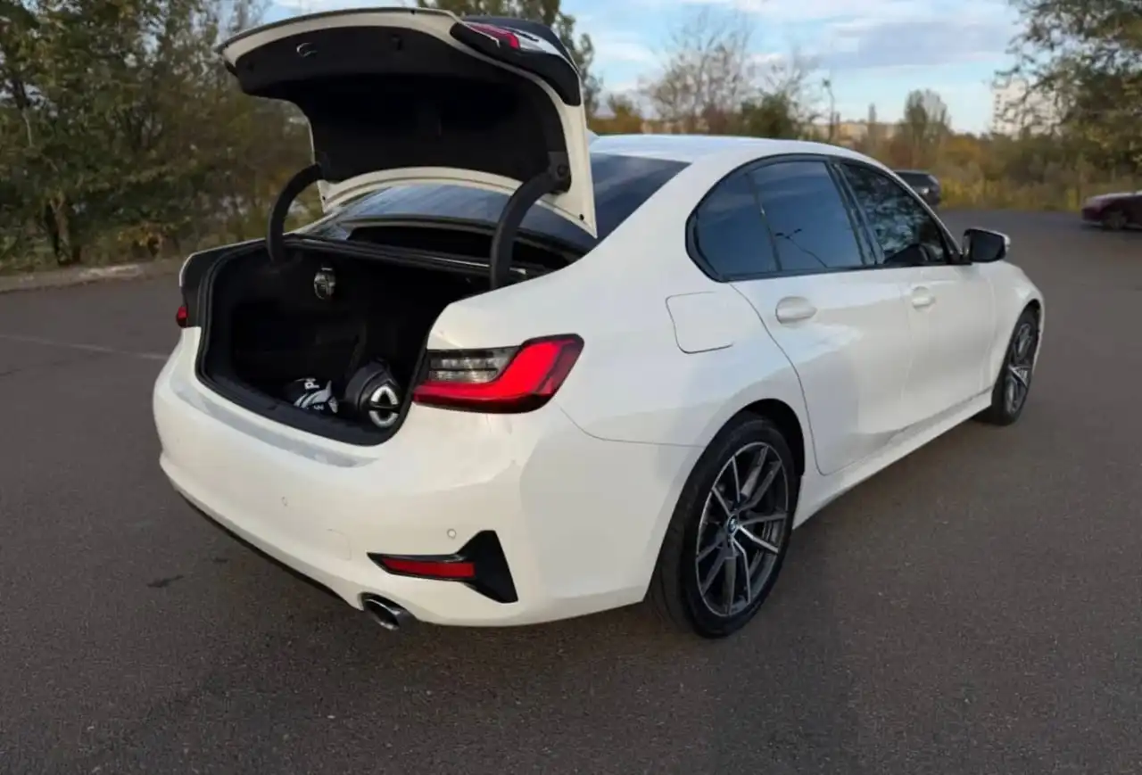 Продаётся BMW 330i xDrive 2019 года