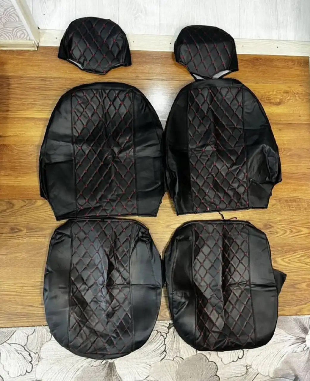 Чехлы черные в красную строчку - Чехлы (Авто) в Челябинск