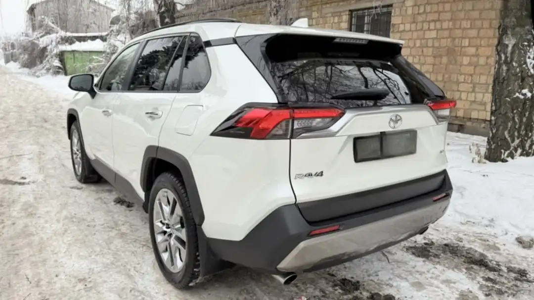 Продам Toyota RAV4 2022 года - Авто в Челябинск