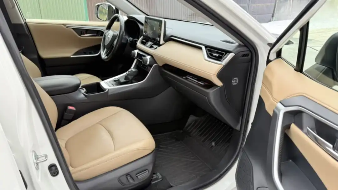 Продам Toyota RAV4 2022 года - Авто в Челябинск