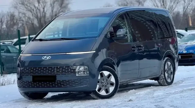 Hyundai Staria 2022 года выпуска в топовой комплектации - Легковые автомобили в Челябинск
