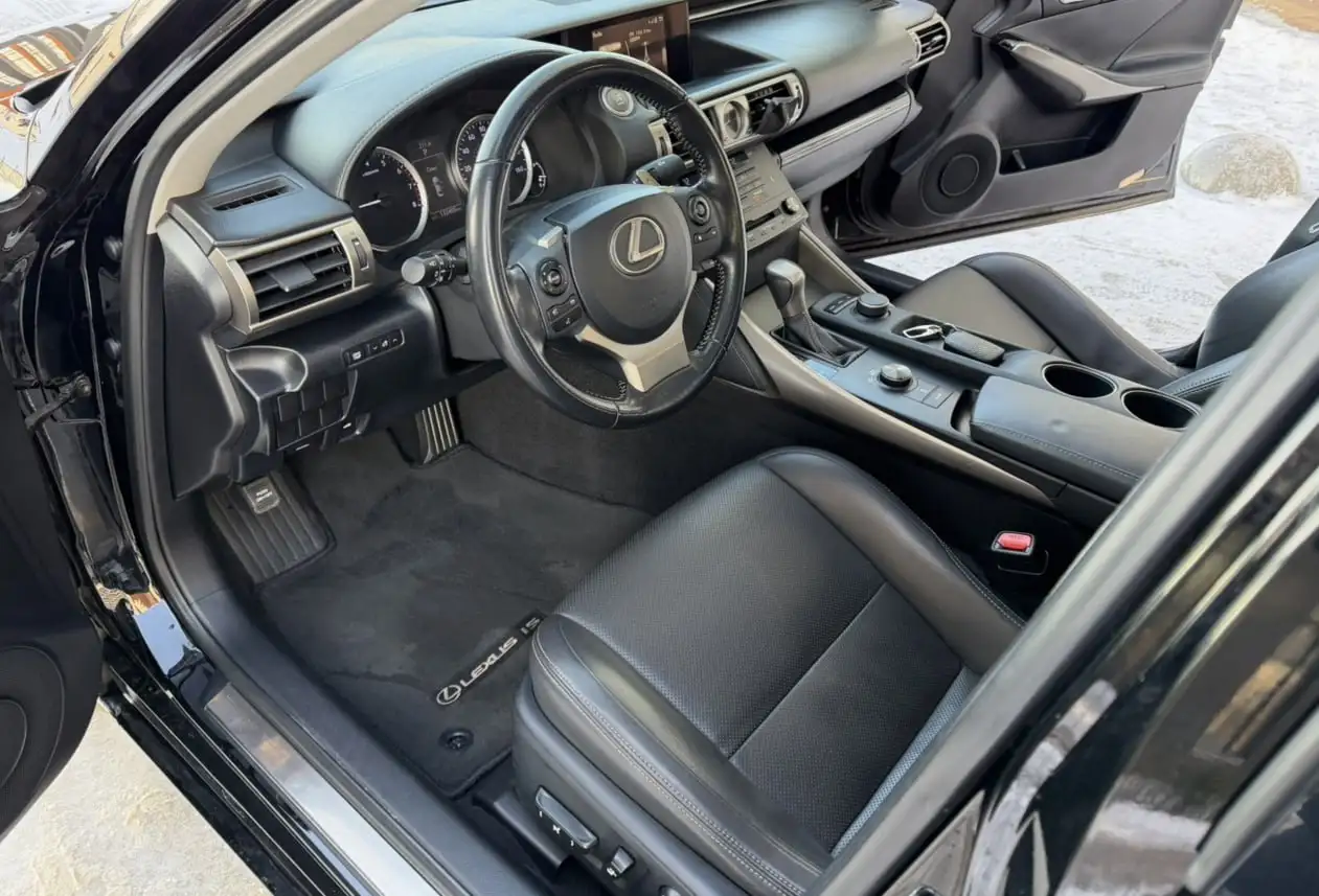 Lexus IS 200t 2015 года - Легковые автомобили (Авто) в Челябинск