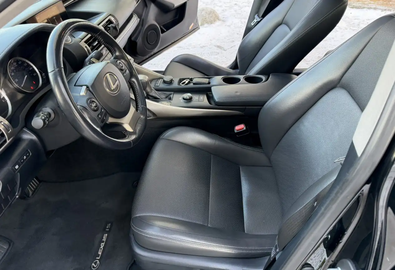 Lexus IS 200t 2015 года - Легковые автомобили (Авто) в Челябинск