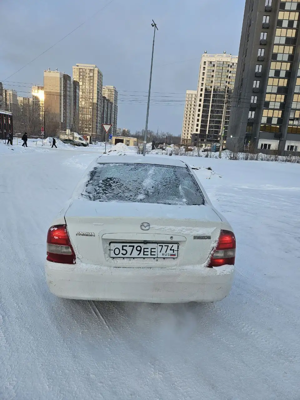 Mazda Familia 2001 автомат - Авто в Челябинск