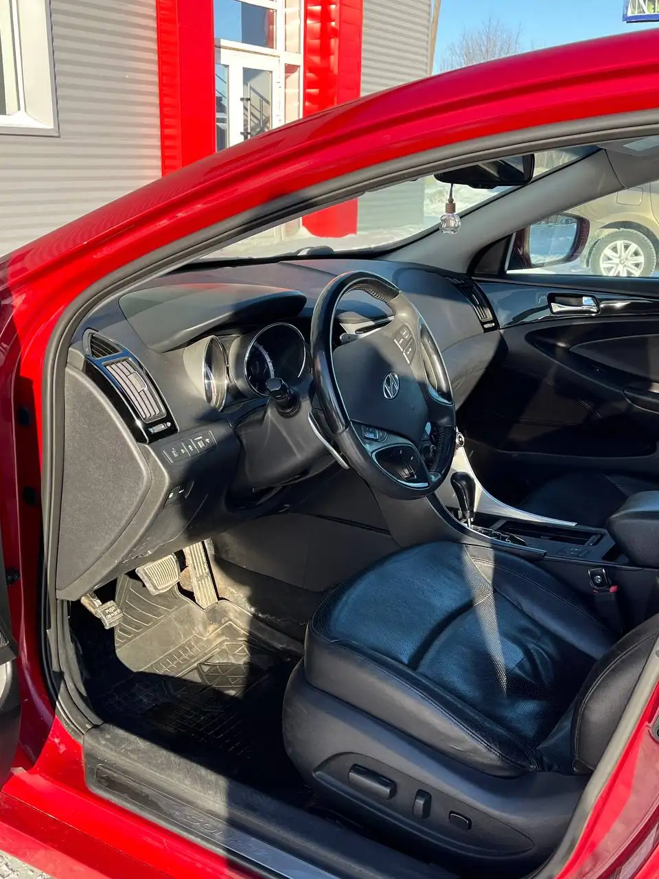 Hyundai Sonata 2012 года - Авто в Челябинск