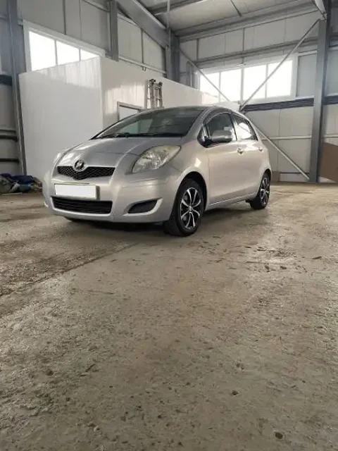 Toyota Vitz 2 поколение (XP90) 2007 года - Автотовары в Владивосток
