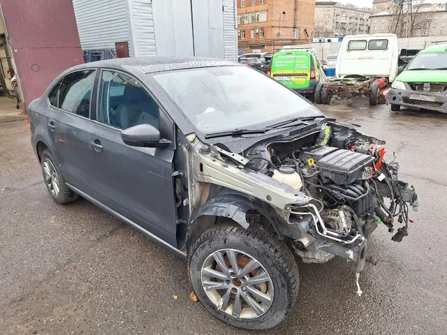 Volkswagen Polo 2018 года с пробегом 205700 км в Санкт-Петербурге - Авто в Санкт-Петербург