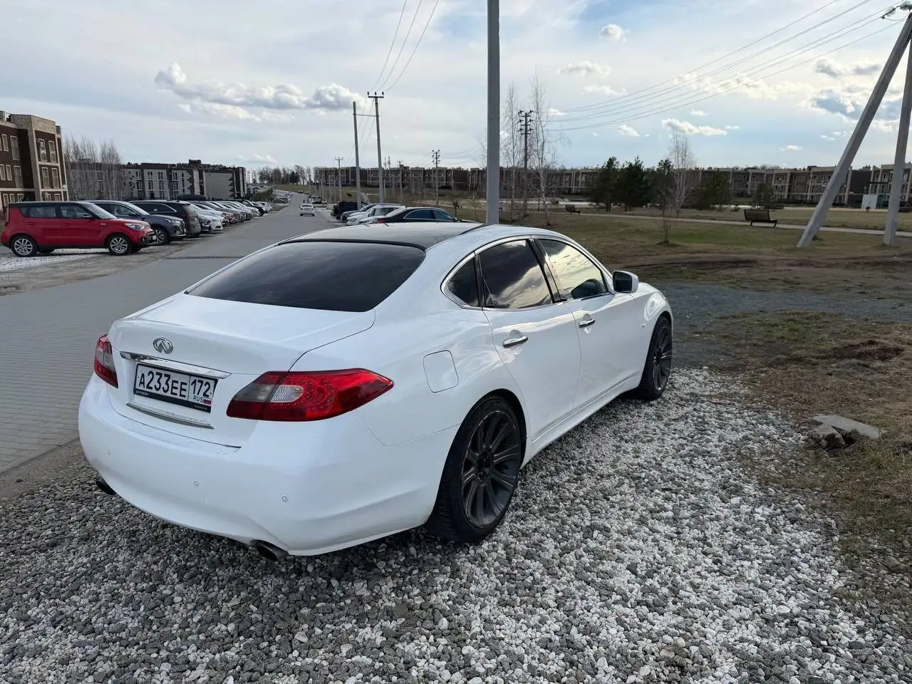 Продажа автомобиля Infiniti M56 2010 года - Авто в Челябинск