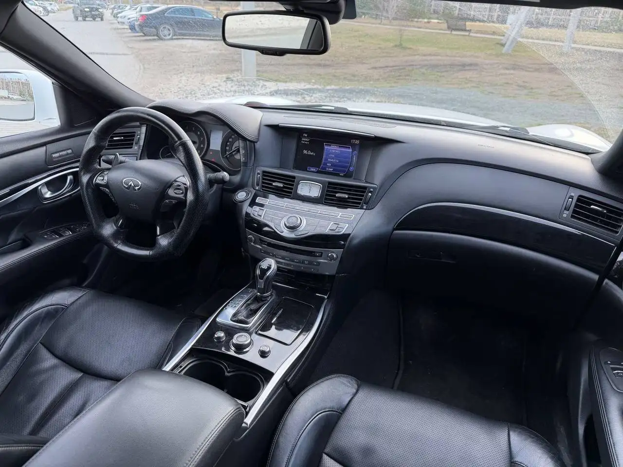 Продажа автомобиля Infiniti M56 2010 года - Авто в Челябинск