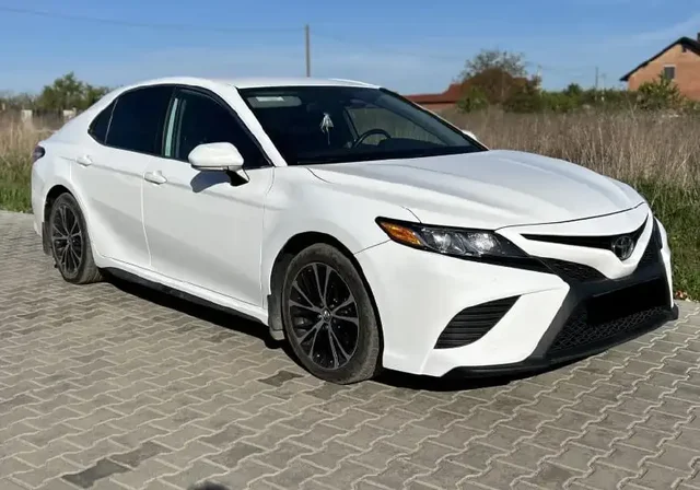 Продам Toyota Camry 2020 - Внедорожники в Челябинск