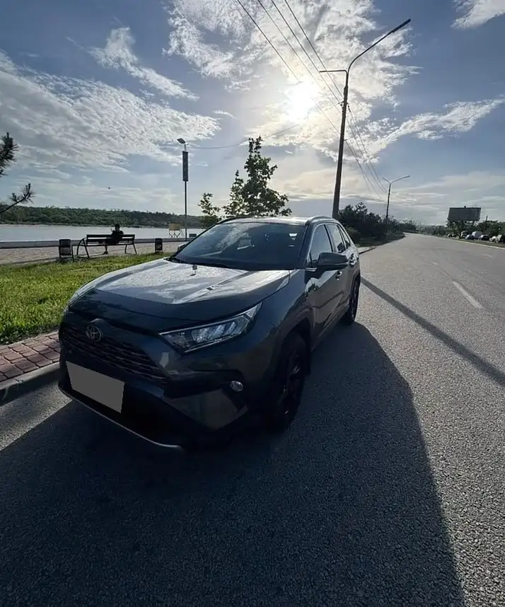 Toyota RAV4 2020, 2.0л, 70000 км - Внедорожники и кроссоверы (Авто) в Челябинск