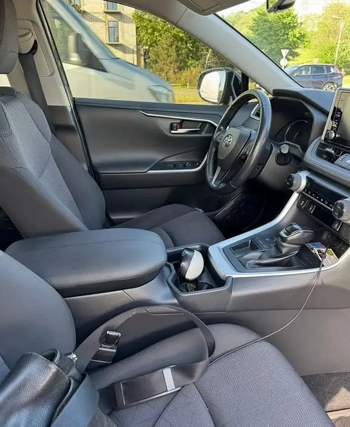 Toyota RAV4 2020, 2.0л, 70000 км - Внедорожники и кроссоверы (Авто) в Челябинск