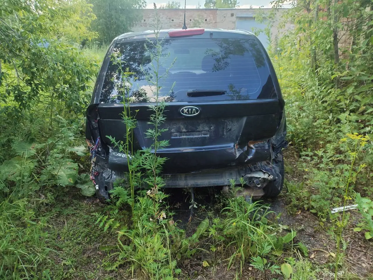 Kia Carens 2007 под разбор - Аварийные и на запчасти (Авто) в Челябинск