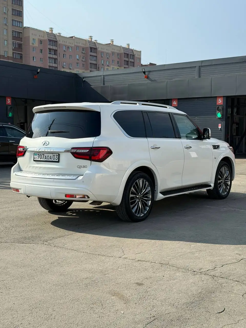 Infinity QX80 2018 года, без окрасов, пробег 90, учёт KZ, состояние нового - Авто в Челябинск