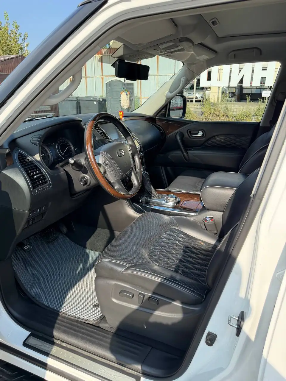 Infinity QX80 2018 года, без окрасов, пробег 90, учёт KZ, состояние нового - Авто в Челябинск