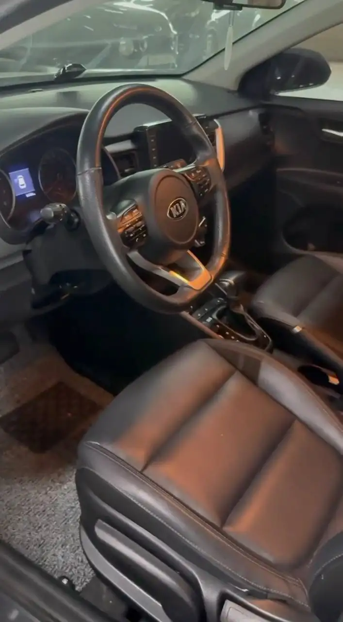 Kia Stonic 2018, 61 000 км, автомат, 1.4 л - Легковые автомобили (Авто) в Челябинск