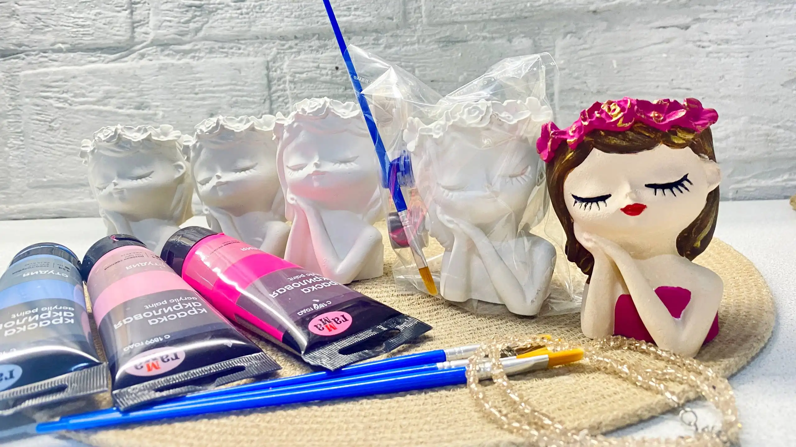 Набор для раскрашивания вазочки с кистью и красками