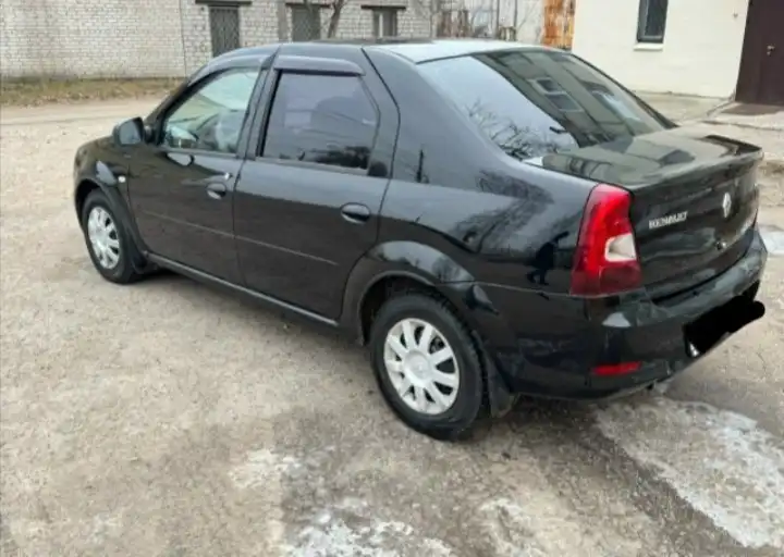 Продам личный повседневный городской автомобиль Рено Логан 2010 года