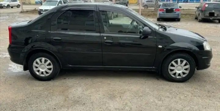 Продам личный повседневный городской автомобиль Рено Логан 2010 года