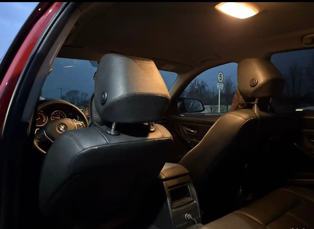 BMW 320i 2012 года с автоматом и двумя комплектами колес