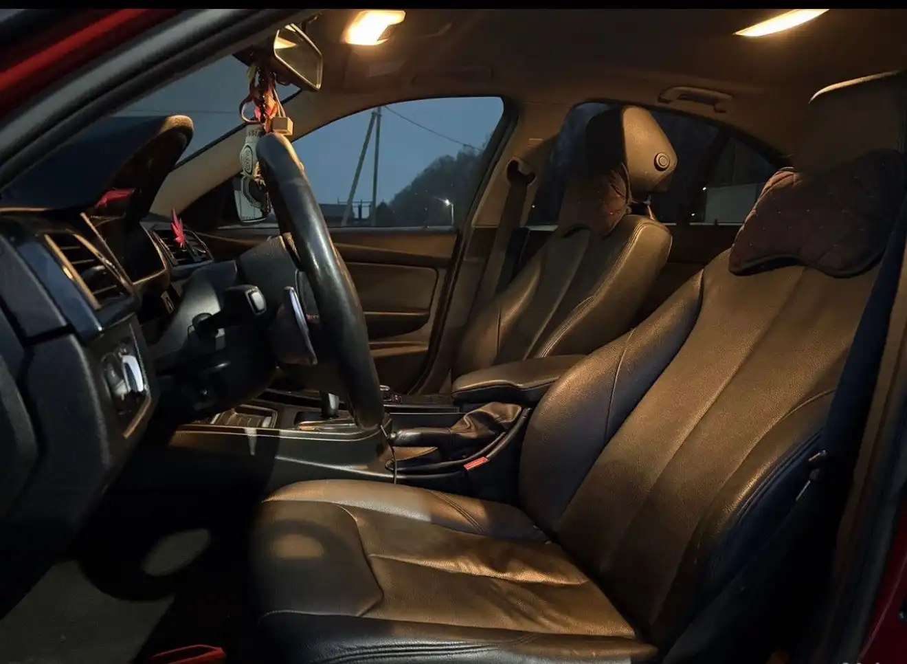 BMW 320i 2012 года с автоматом и двумя комплектами колес