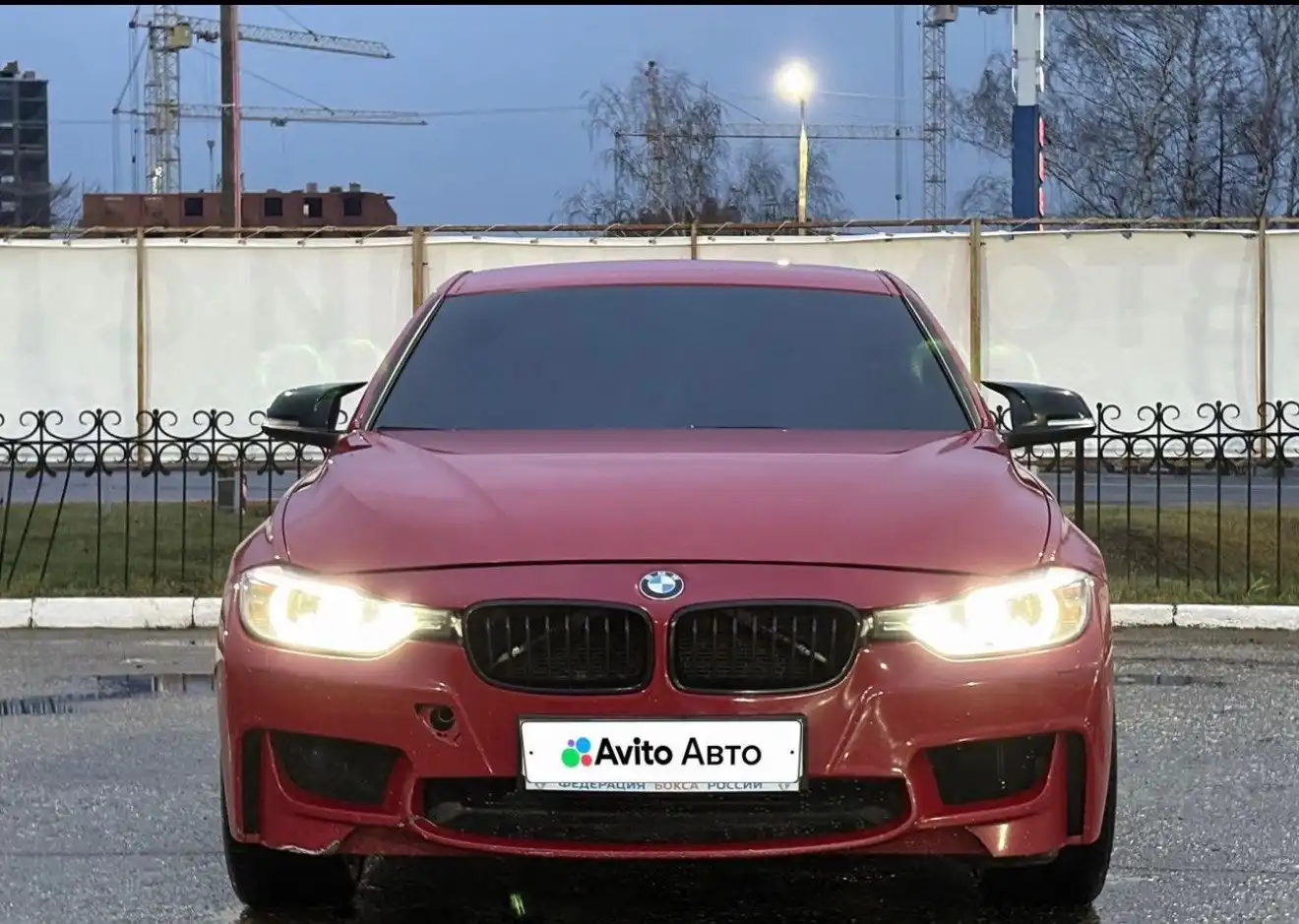 BMW 320i 2012 года с автоматом и двумя комплектами колес