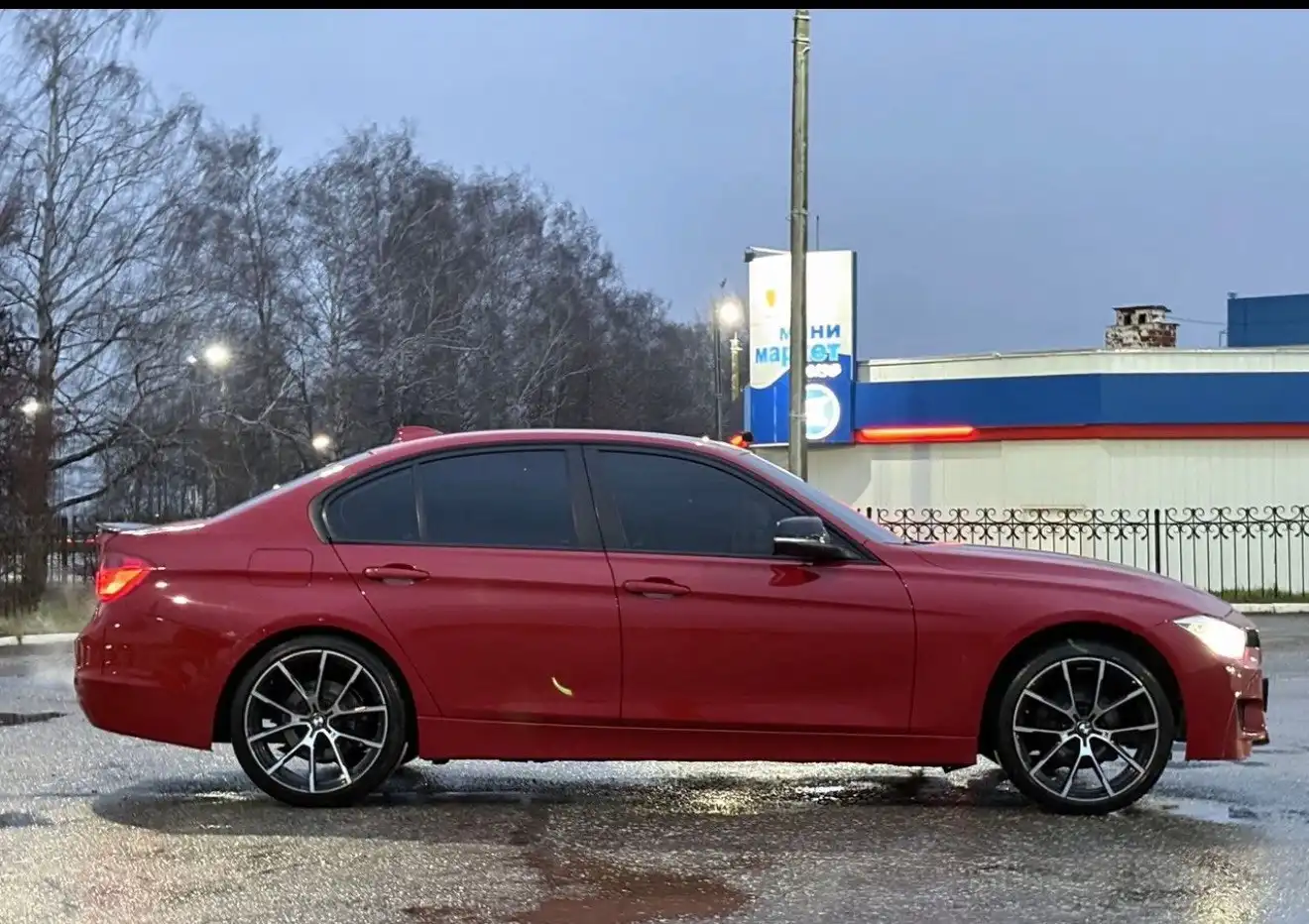 BMW 320i 2012 года с автоматом и двумя комплектами колес