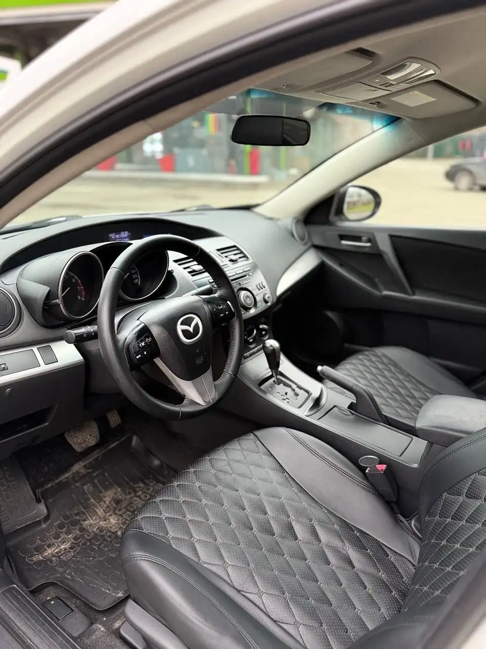 Продажа MAZDA 3 2012 года с автоматом и полной комплектацией