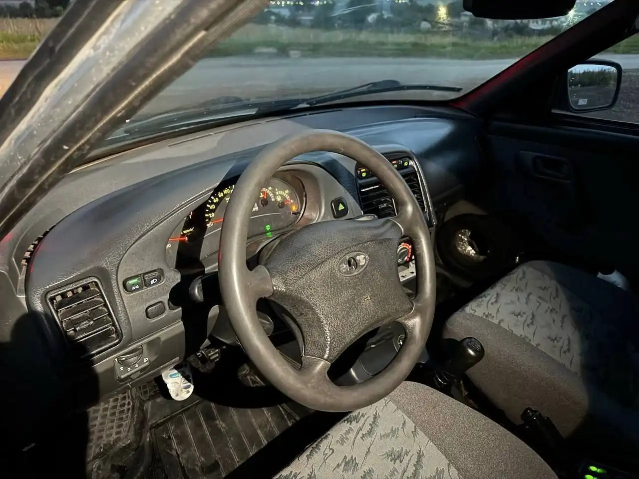 Автомобиль 2006 года, 1.6 л, без гидроусилителя