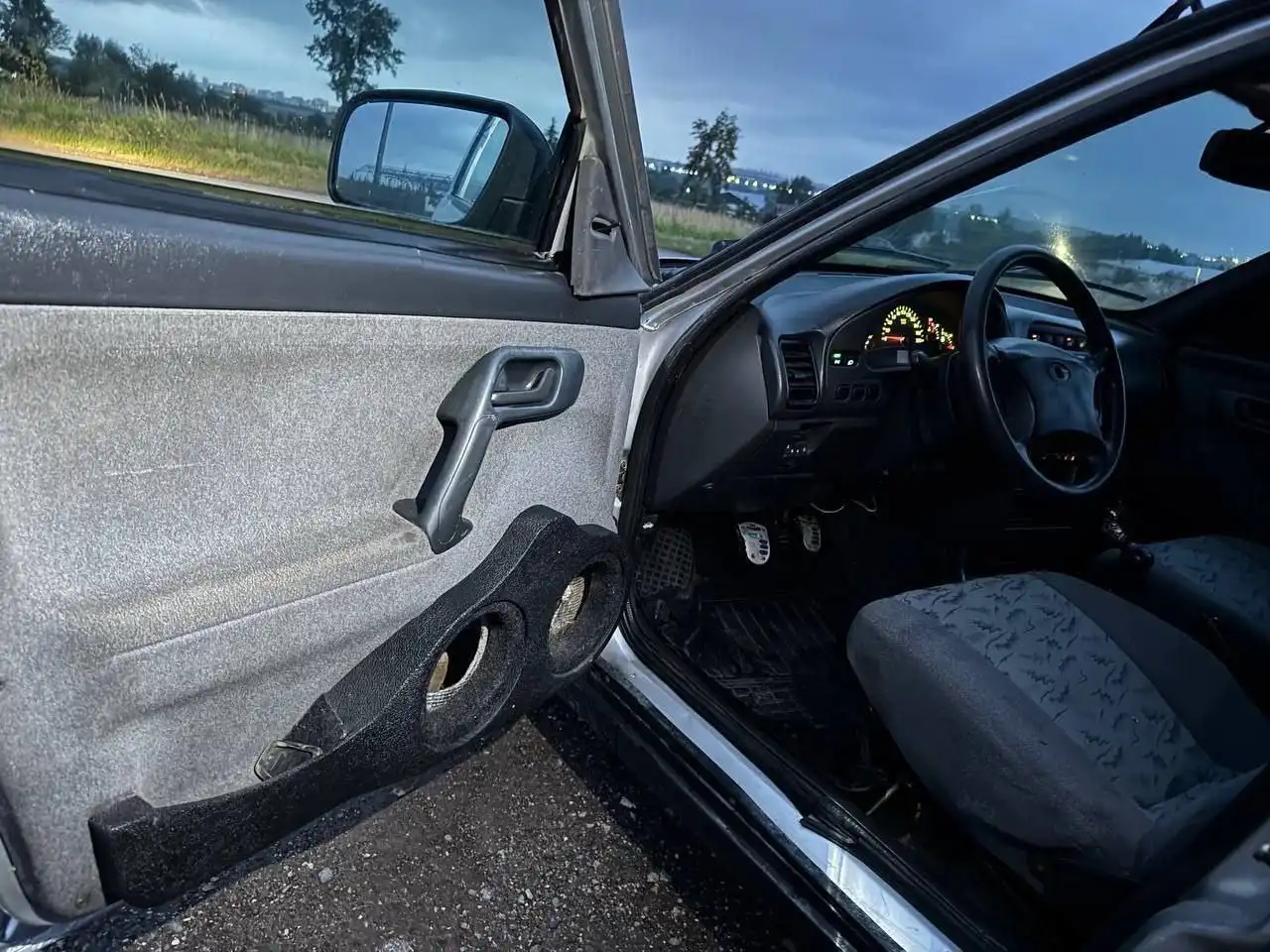 Автомобиль 2006 года, 1.6 л, без гидроусилителя