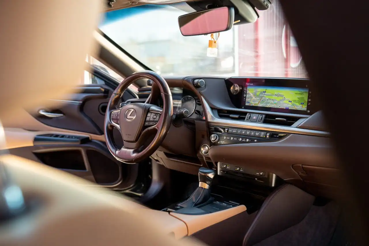 Lexus ES 2.5 бензин 2020 год - Легковые автомобили (Авто) в Чебоксары