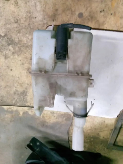 Джили Эмгранд ЕС7 2015 года на запчасти - Кузовные запчасти в Чебоксары