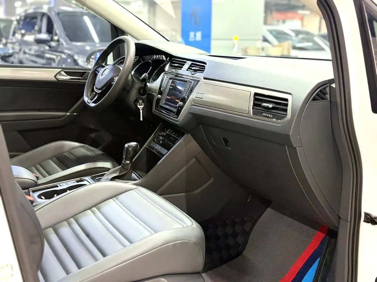 Volkswagen Touran-L 2022 - Минивэн (Авто) в Чебоксары