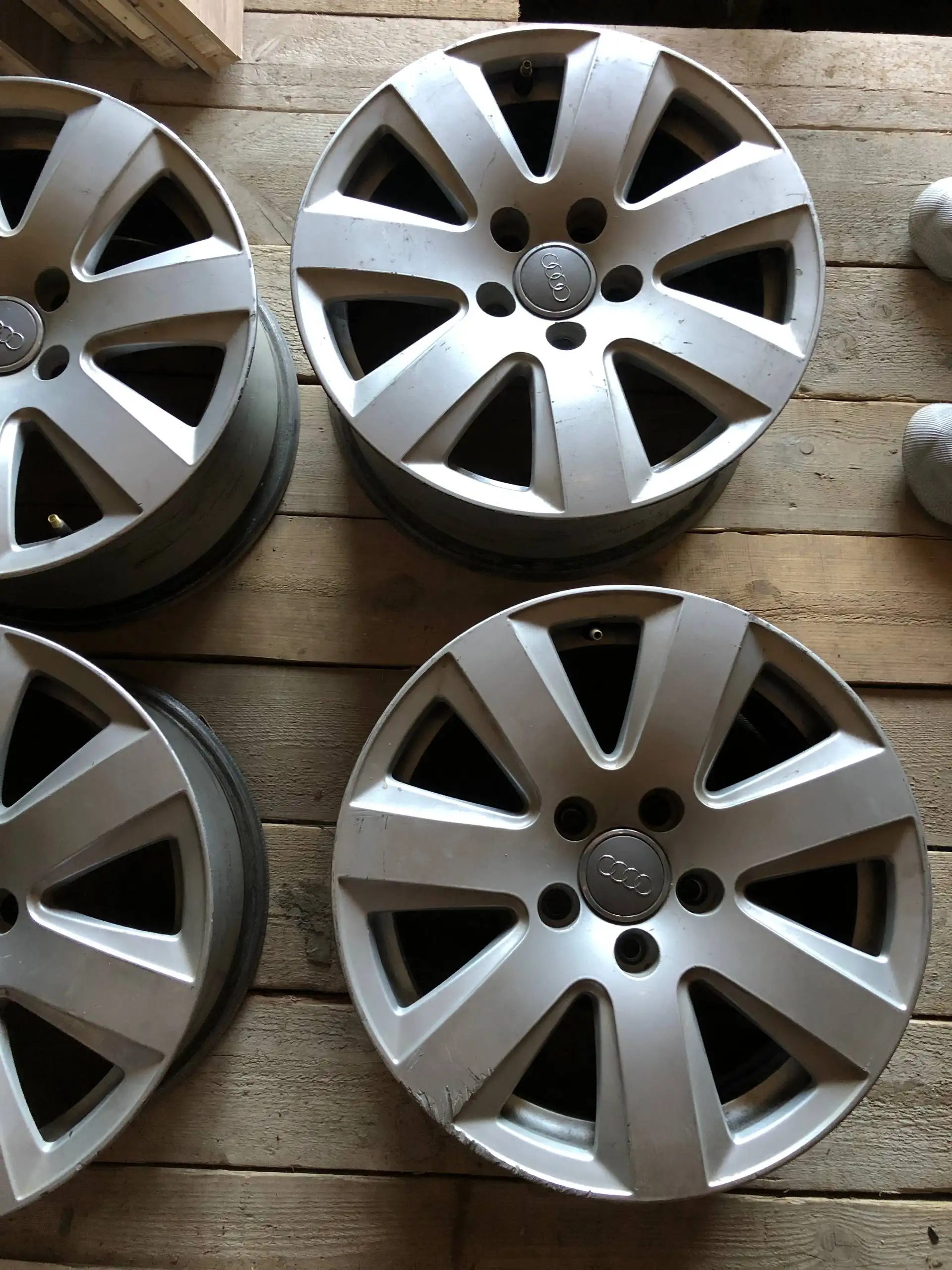 Продаю литые диски на Audi - Запчасти и аксессуары (Авто) в Чебоксары