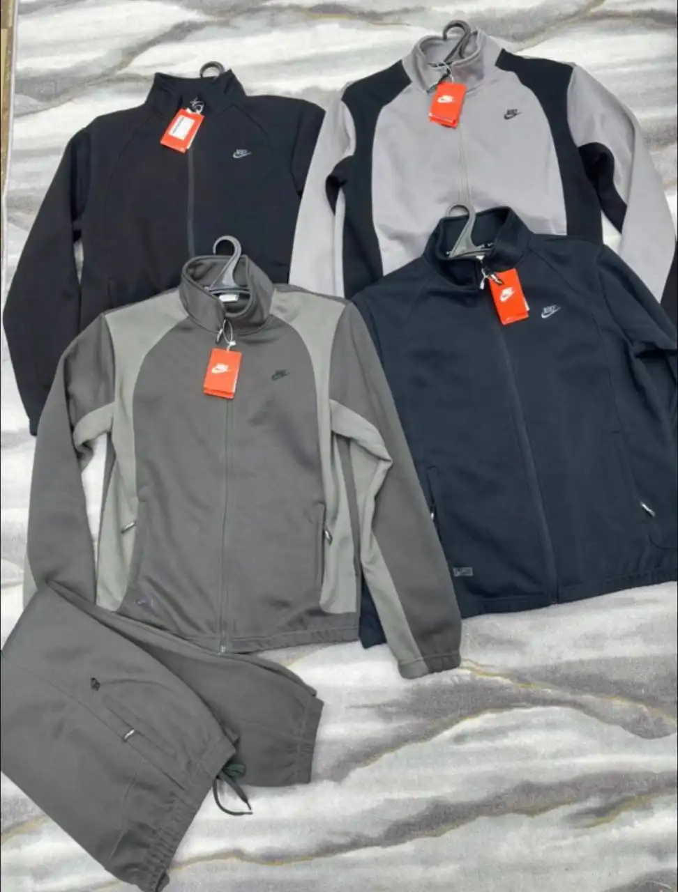 Мужские спортивные костюмы Nike разных расцветок - Спортивная одежда (Одежда) в Хабаровск