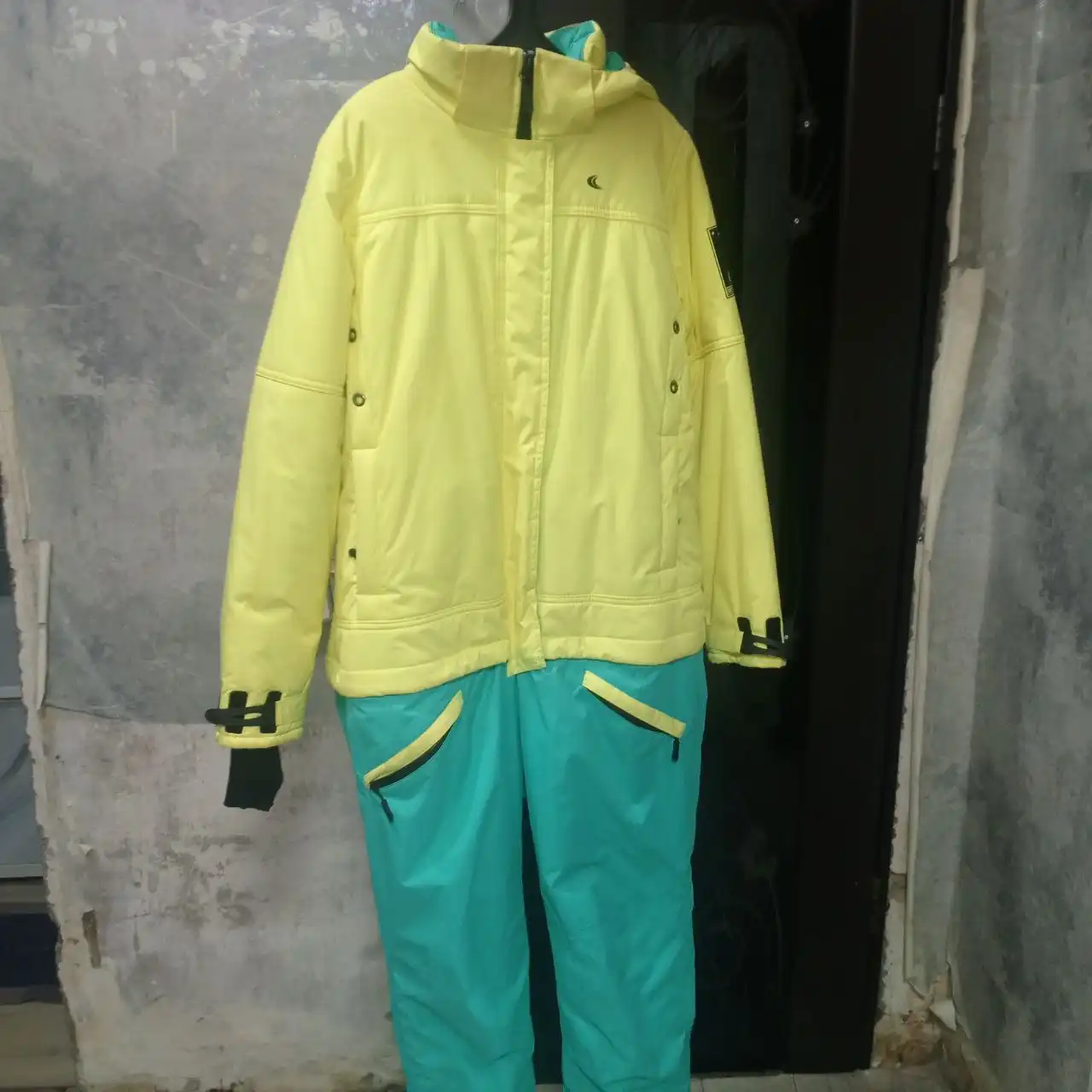 Продам женский комбинезон