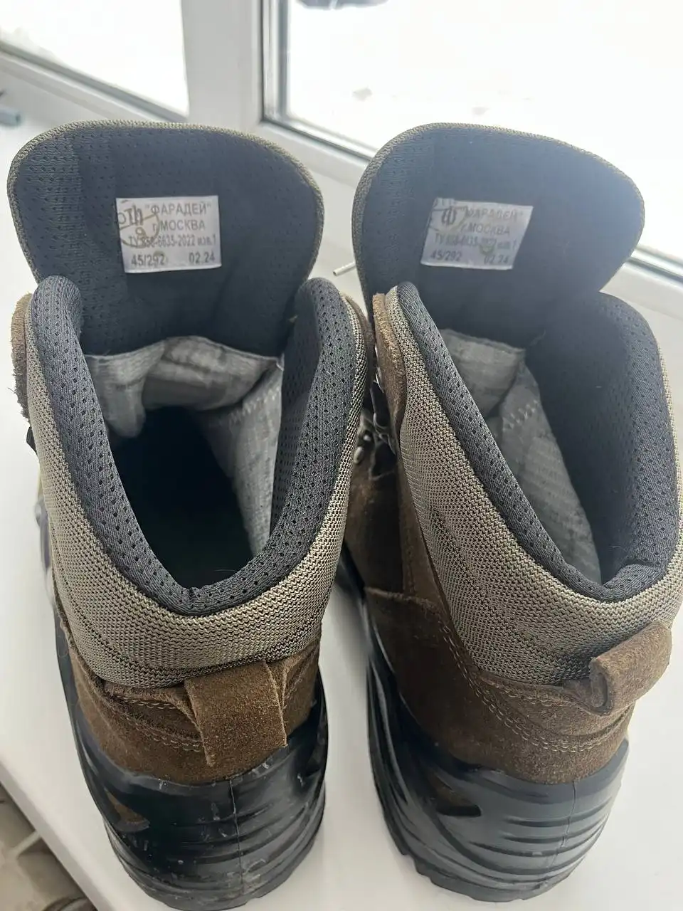Продам мужские зимние ботинки